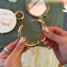 Load image into Gallery viewer, green flower bracelet
