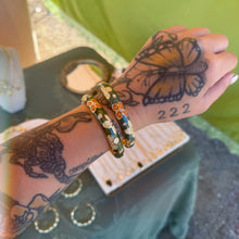 Load image into Gallery viewer, green flower bracelet
